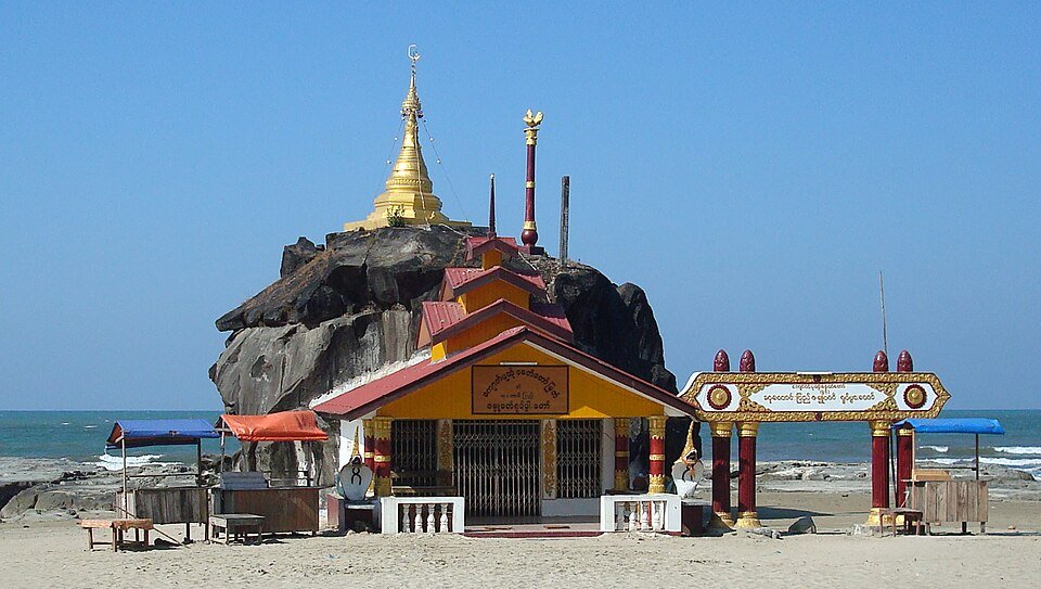 Chaung Tha Beach