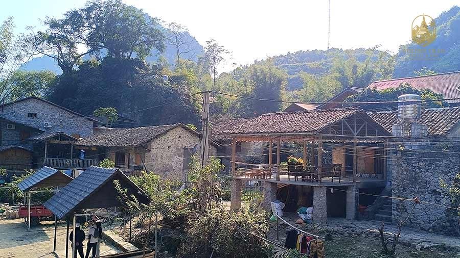 1764755587_Khuoi-Ky-stone-village-homestay.jpg